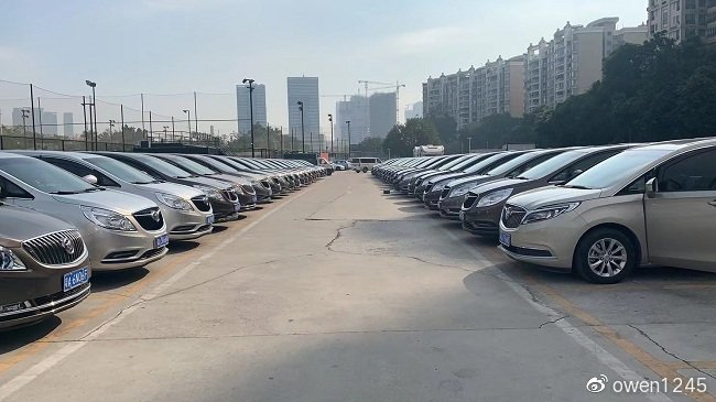 科技公司商務(wù)接待新選擇 豐田埃爾法7座商務(wù)車帶司機(jī)租賃服務(wù)